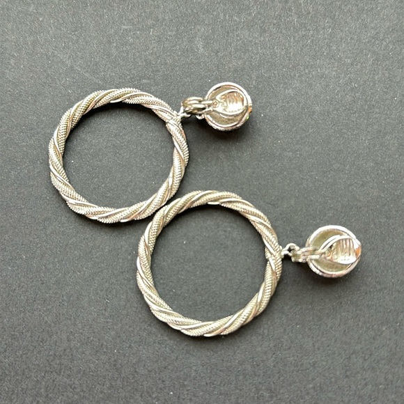 VTG Monet Silver Tone Hoop Earrings Clip On Textured Rope Circle Drop - Picture 4 of 7